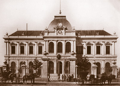 Fachada de la Universidad a principios del siglo XX